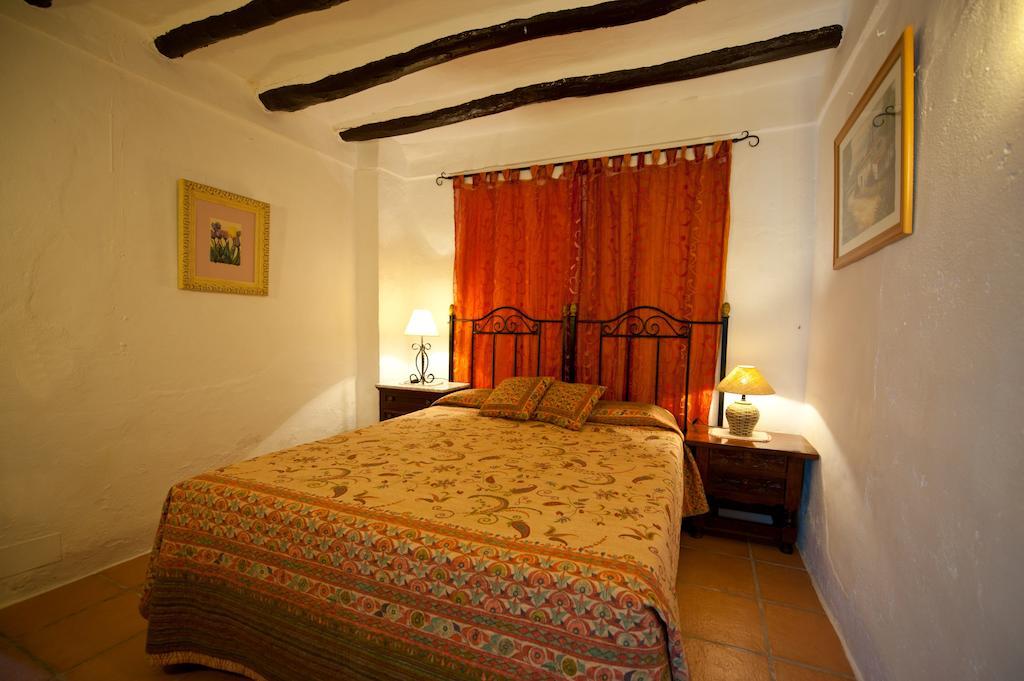 Cortijo La Haza Bed and Breakfast Iznájar Δωμάτιο φωτογραφία